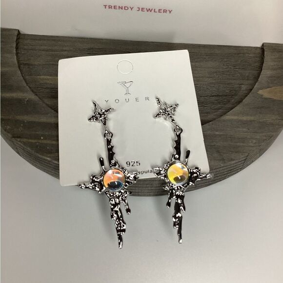 ⭐️SilverTone Cross Melting Moonstone Post back Earrrings. - Picture 12 of 16